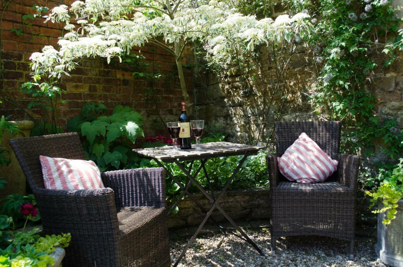 The Hollies Bed And Breakfast Uppingham Eksteriør billede